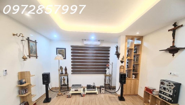 Bán nhà Nguyễn lương bằng đống đa. 37m2 , 5 tầng. Mặt tiền 5,2 m giá 5,05 tỉ