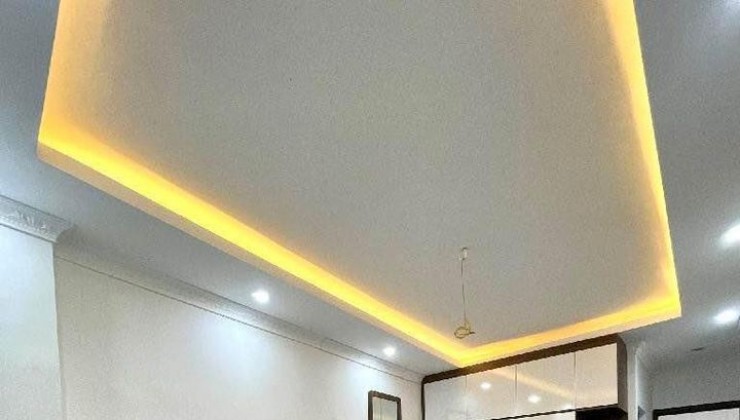 Bán nhà Giải Phóng 36m2 xây 5 tầng giá nhỉnh 4  tỷ LH 0961680896