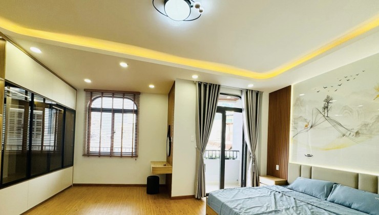 BIỆT THỰ GÓC XƯA NGANG BỀ THẾ /-8.5m 
.