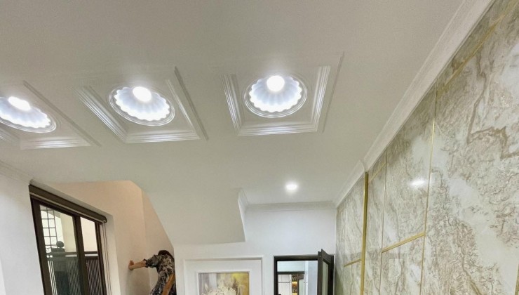 BÁN NHÀ NGÕ 79 CẦU GIẤY SIÊU ĐẸP NGÕ RỘNG THÔNG THOÁNG 37M2 x 5T MT 3,8M CHỈ 5,75 TỶ