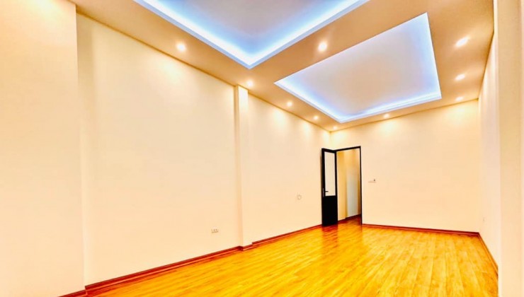 Chính chủ cần bán nhà Mặt Phố TRUNG TÂM QUẬN HOÀNG MAI 60M 5 TẦNG Ô TÔ ĐỖ CỬA CHỈ 8,29 TỶ
