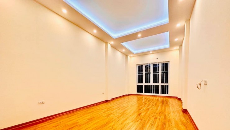 Chính chủ cần bán nhà Mặt Phố TRUNG TÂM QUẬN HOÀNG MAI 60M 5 TẦNG Ô TÔ ĐỖ CỬA CHỈ 8,29 TỶ