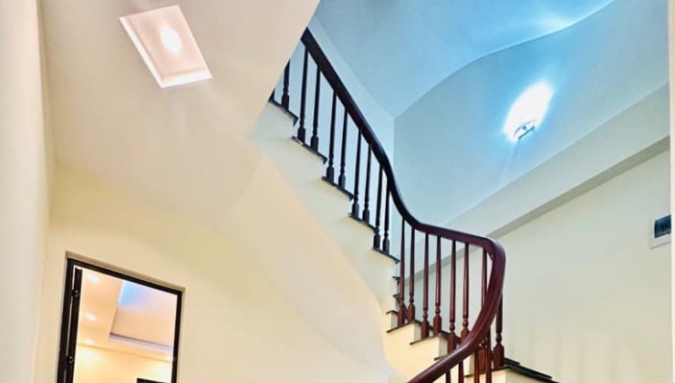 Chính chủ cần bán nhà Mặt Phố TRUNG TÂM QUẬN HOÀNG MAI 60M 5 TẦNG Ô TÔ ĐỖ CỬA CHỈ 8,29 TỶ