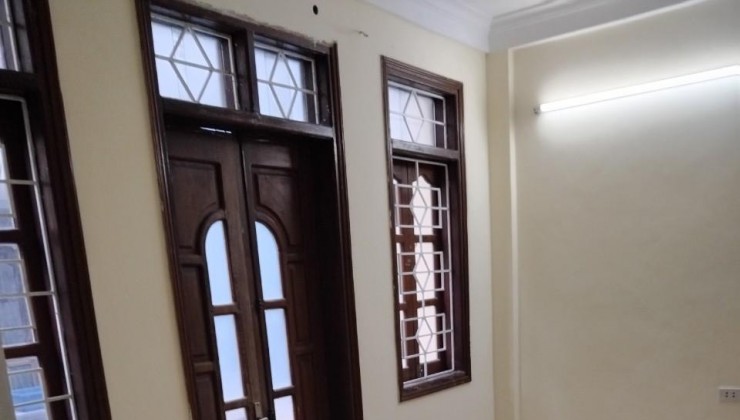 Cho thuê nhà ngõ ô tô Nguyễn Ngọc nại - 5 tầng - 35m - 14 triệu LH 0375005838