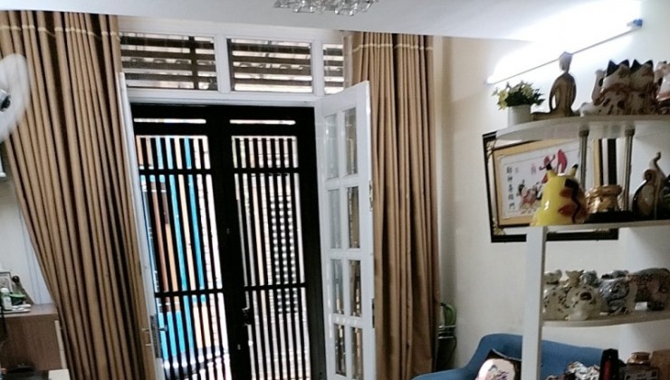 Tùng-  Bạch Đằng - 30m2 - Nở Hậu Đẹp - 3 Tầng , 4 PN  -Giá  7.5  Tỷ.