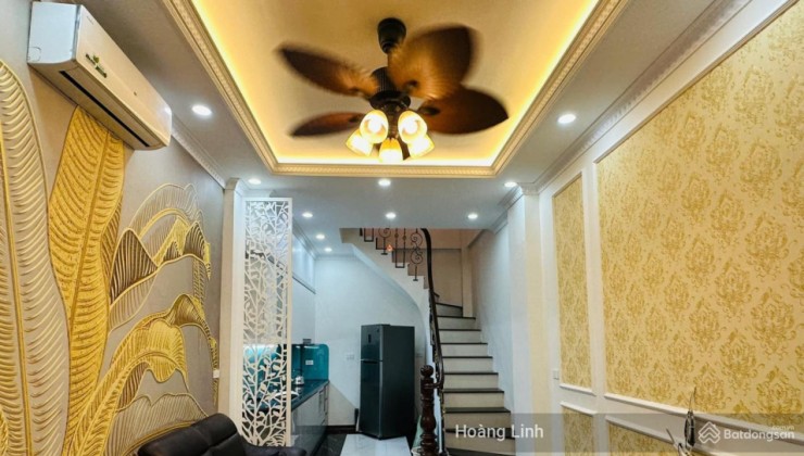 Bán nhà riêng phố Phùng Chí Kiên, Cầu Giấy, 32m2, 5 tầng, ô tô đỗ cửa, 50m ra mặt phố, giá 6.2 tỷ