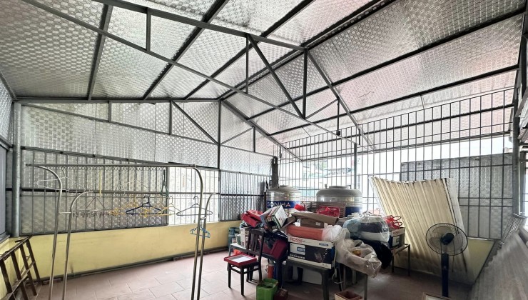 O9 2628 5559 BÁN. Nhà MP Trung Kính 195m², 5 tầng, MT 40m, Giá tl 36.5 tỷ Cầu Giấy