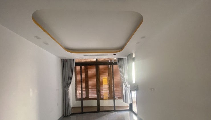 Căn Villa Siêu Phẩm Đường Quang Trung Quận 9, Cách Ngã Tư Thủ Đức Chỉ 100m - DT 110M2 Nhà 3 tầng