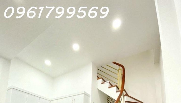 36M2- 2 LẦU- LÂM VĂN BỀN- Q7-NGAY TRƯỜNG NGUYỄN HỮU THỌ- NHỈNH 3 TỶ.