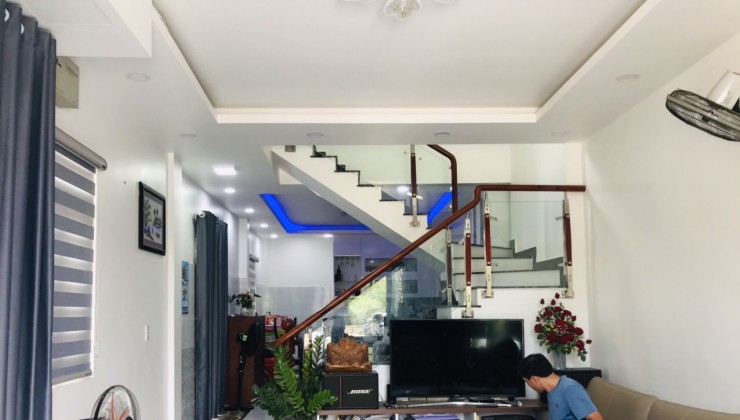 Đền hụi bán gấp nhà Q.1 Nguyễn Thị Minh Khai 52m2/ 2 tỷ190