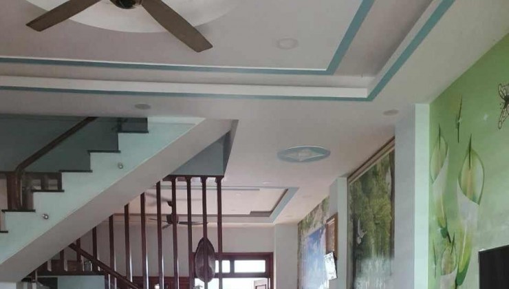 Cần Bán Gấp Nhà Riêng Gần Chợ Linh Xuân, Giả Chỉ Hơn 4 Tỷ, HXH 2MT, DT Cực Khủng 126m2, 3 Tầng