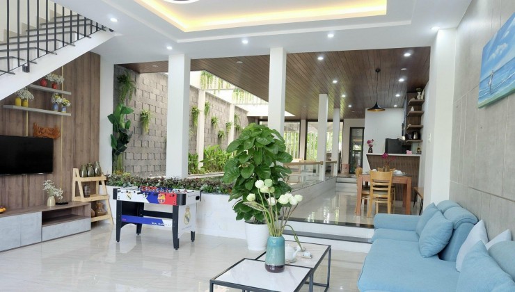 Bán villa đường Nguyễn Hữu Cầu, Đà Nẵng. Biệt thự đẹp có bể bơi, sát biển, kinh doanh rất tốt.