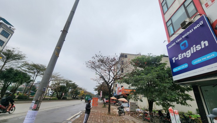 Cách mặt đường Quang Trung, Hà Đông 30m. Lô góc nhà 2 tầng, nằm tại vị trí trung tâm Quận Hà Đông