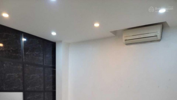 Chính chủ cho thuê tầng 1 mặt tiền 5,5m, DT 70m², nhà 4,5 tầng.