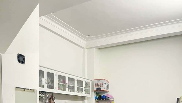 Bán nhà 3 tầng, 4 PN, 52m2, HXH Linh Đông, Thủ Đức, chỉ 3 tỷ 9