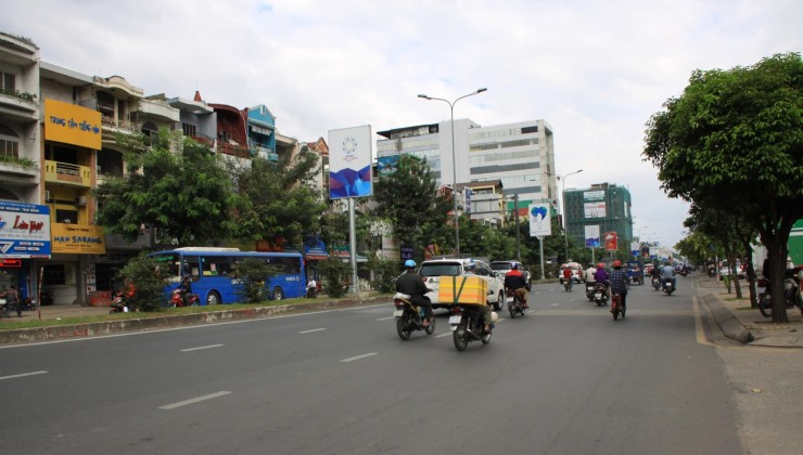 Cho thuê nguyên căn 1 trệt 3 lầu vị trí đắc địa mặt tiền Cộng Hoà- kinh doanh đa ngành nghề.