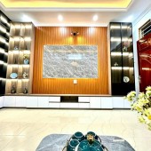 Nhà đẹp xây mới Yên Hòa, gần ôtô, ngõ đẹp, Đông Nam, full nội thất, có 4 phòng ngủ. Giá 5.85 tỷ