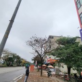 Cách mặt đường Quang Trung, Hà Đông 30m. Lô góc nhà 2 tầng, nằm tại vị trí trung tâm Quận Hà Đông