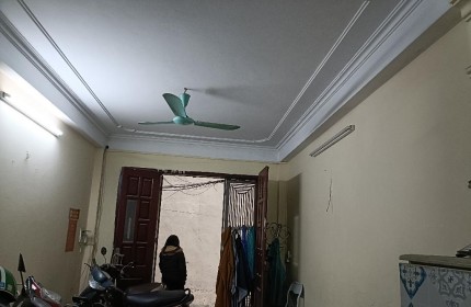 Bán nhà Giáp Bát gần ngã tư Kim đồng  DT 34m x 5 tầng 3PN, tiện ích bạt ngàn - hơn 3 tỷ