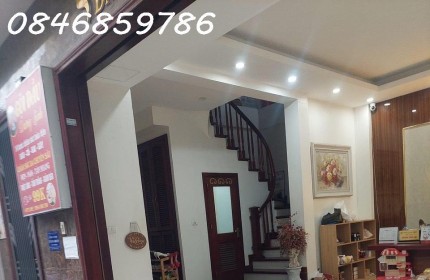 Bán Nhà Mặt Phố Cầu Giấy,KD SẦM UẤT,ÔTÔ TRÁNH, 37.1m2, 5 tầng,mt 6.3m,Giá 8.9tỷ(Thương Lượng)