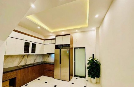 Bán nhà ngõ 521 Trương Định: 44m2 4 tầng, oto đỗ cổng, trước nhà rộng, thoáng sáng, chỉ 4,9 tỷ