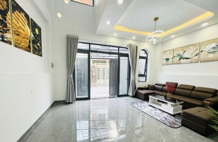 BIỆT THỰ GÓC XƯA NGANG BỀ THẾ /-8.5m 
.