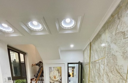 BÁN NHÀ NGÕ 79 CẦU GIẤY SIÊU ĐẸP NGÕ RỘNG THÔNG THOÁNG 37M2 x 5T MT 3,8M CHỈ 5,75 TỶ
