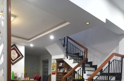 ► Kiệt Ô tô Đậu Cửa, thẳng 1 đường vài chục mét ra Lê Duẩn, 52m2, 3 tầng, 3.x tỷ