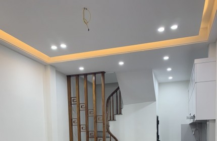 Bán Nhà Phố Nguyễn Văn Cừ - 61m2 x 5 Tầng  - Gara Oto, Giá 11 Tỷ