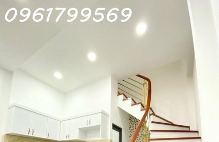 36M2- 2 LẦU- LÂM VĂN BỀN- Q7-NGAY TRƯỜNG NGUYỄN HỮU THỌ- NHỈNH 3 TỶ.