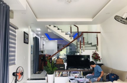 Đền hụi bán gấp nhà Q.1 Nguyễn Thị Minh Khai 52m2/ 2 tỷ190