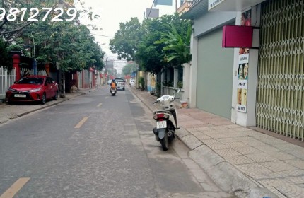 * Mảnh đất đẹp tại Việt Hưng Long Biên , diện tích 48 m , mặt tiền 4 m , trước mặt ôtô tránh,gần trường , chợ , kinh doanh thuận lợi . Giá chào 4,850