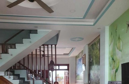 Cần Bán Gấp Nhà Riêng Gần Chợ Linh Xuân, Giả Chỉ Hơn 4 Tỷ, HXH 2MT, DT Cực Khủng 126m2, 3 Tầng