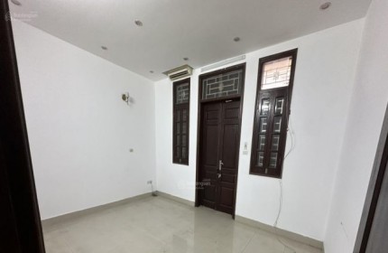Chính chủ cho thuê nhà riêng 5 tầng cho thuê làm văn phòng Số 19 Ngõ 216 Trung Kính, Yên Hòa