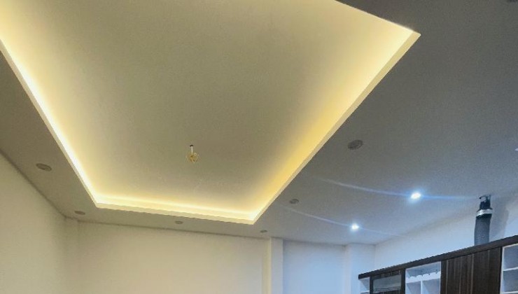 Nhà Đức Giang 48m2, 5 tầng , ô tô đỗ cửa, cạnh Bình Minh Garden chỉ nhỉnh 4 tỷ