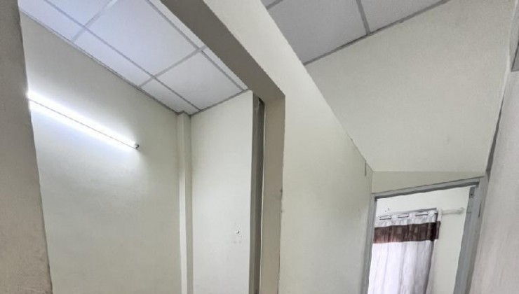 Nguyễn Văn Quá, Đông Hưng Thuận, Quận 12
DT 35m2 (3.3 x 8) x 2, 
Chỉ 2.5 tỷ,