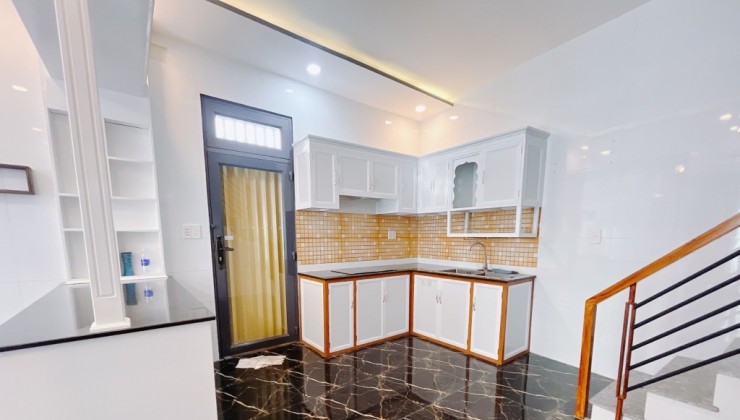 Bán nhà Nguyễn Văn Linh, Tân Thuận Tây, Quận 7,
DT 76m2 x2 căn nhà (5x16)
Giá 6,6 tỷ thương lượng