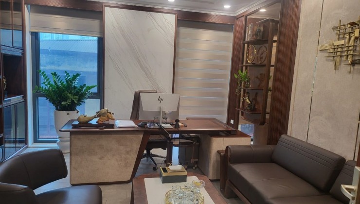 Bán nhà mặt phố Nguyễn Ngọc Nại, Diện tích 65m2, mặt tiền 8m. Vị trí kinh doanh hiệu suất cao.