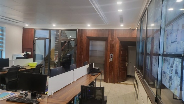 Bán nhà mặt phố Nguyễn Ngọc Nại, Diện tích 65m2, mặt tiền 8m. Vị trí kinh doanh hiệu suất cao.