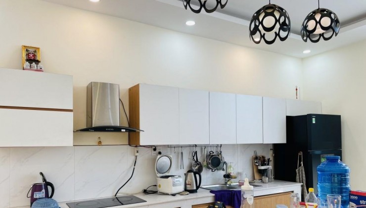 LÊ ĐỨC THỌ - P15 - ĐƯỜNG NHỰA 10M THÔNG KINH DOANH - NHÀ ĐẸP 3 TẦNG - 100M2 - 4x25m - CHỦ NGỘP NGÂN HÀNG GIẢM GẤP 9,5 TỶ XUỐNG 8,2 TỶ. CHỐT.