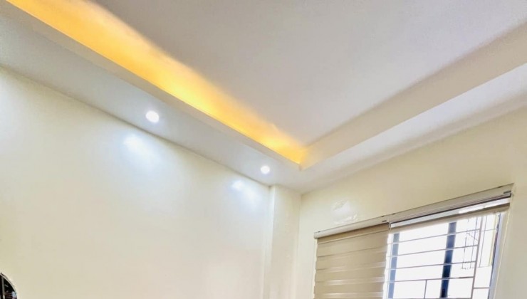 Hơn 9 tỷ, Phân Lô Siêu Vip - Phố Định Công Thượng 42m x 5T x Mt 4.2m.