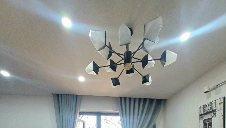 BÁN NHÀ ĐẸP Ở NGAY LẠC LONG QUÂN, TÂY HỒ 56M2 CHỈ 9.8 TỶ