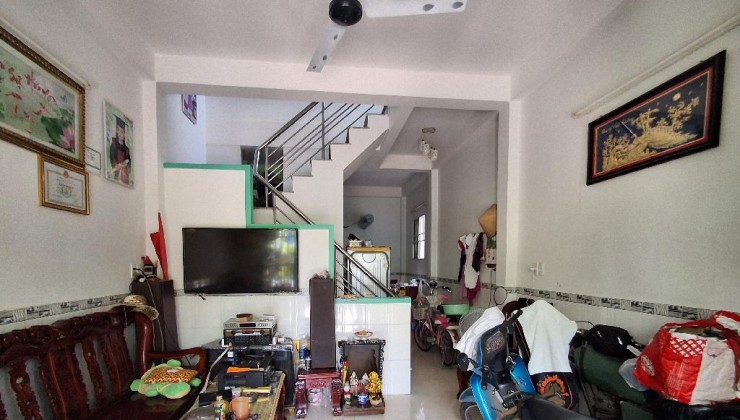 CHUYÊN MÔI GIỚI QUẬN 8, MÔI GIỚI QUẬN 7, MÔI GIỚI QUẬN 4, MÔI GIỚI NHÀ BÈ
Hẻm xe hơi Phước Kiển sổ riêng 40m2 không quy hoạch chỉ 2.250 tỷ