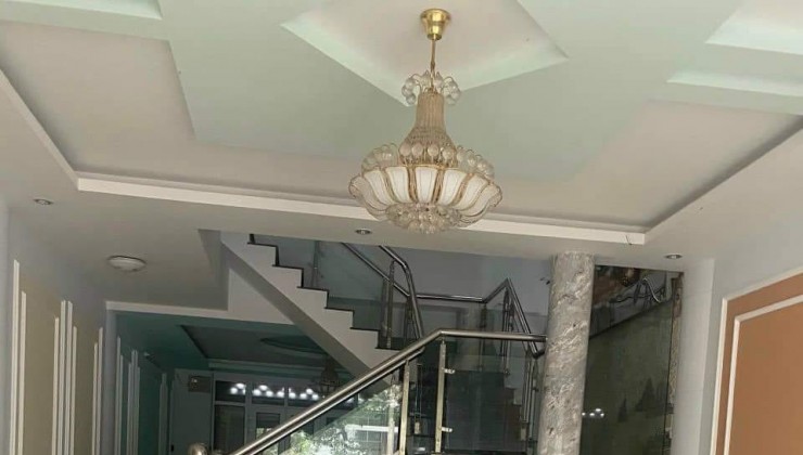 Cần bán nhà 3 lầu tại trung tâm Thành Phố mới Bình Dương DT sàn 450m2ngang 6m giá chỉ 5 tỷ