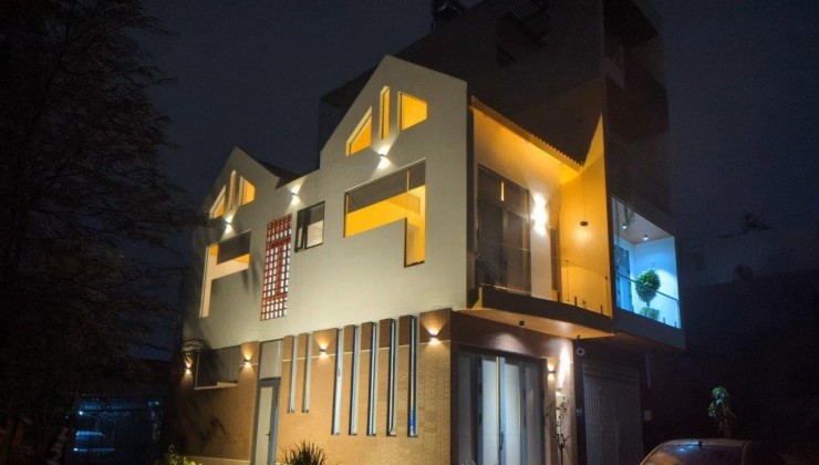 NHÀ ĐẸP -- KHU PHÂN LÔ -- 5 LẦU - 4 PHÒNG NGỦ -- HẺM XE TĂNG -- GIÁ GIẢM 1 TỶ 5 CHỈ CÒN 6.7 TỶ.