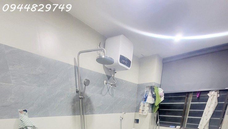 Chỉ hơn 3 tỷ, Kiệt Ô tô sát MT NGÔ QUYỀN, Sơn Trà, ĐN ( Mường Thanh hotel) - 3 tầng 2 mặt kiệt