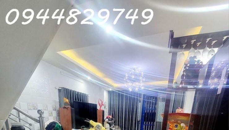 Chỉ hơn 3 tỷ, Kiệt Ô tô sát MT NGÔ QUYỀN, Sơn Trà, ĐN ( Mường Thanh hotel) - 3 tầng 2 mặt kiệt