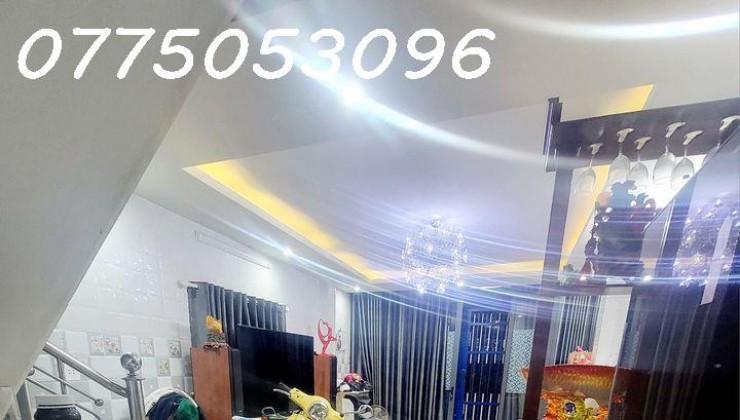 Giá 3.5 tỷ, Kiệt Ô tô sát MT NGÔ QUYỀN, Sơn Trà, ĐN ( Mường Thanh hotel) - 3 tầng 2 mặt kiệt