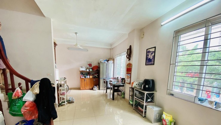Bán Liền kề KDT Xa La 58m-5 tầng-mặt tiền 5m giá 13.5 tỷ

liên hệ:0936193689