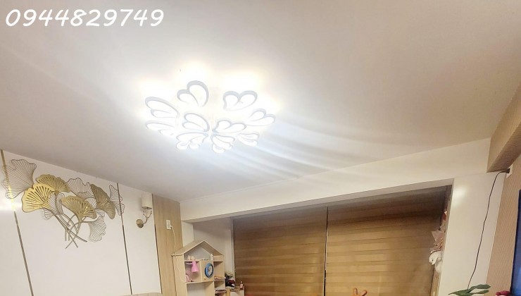 Chỉ hơn 3 tỷ, Kiệt Ô tô sát MT NGÔ QUYỀN, Sơn Trà, ĐN ( Mường Thanh hotel) - 3 tầng 2 mặt kiệt